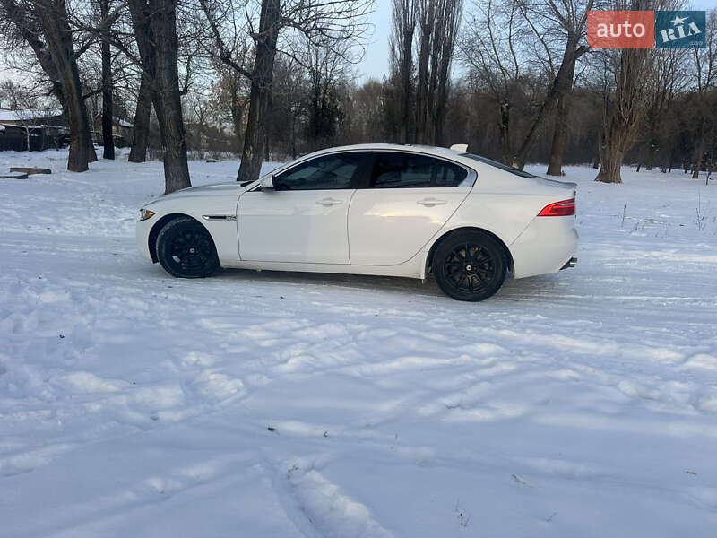 Седан Jaguar XE 2016 в Днепре
