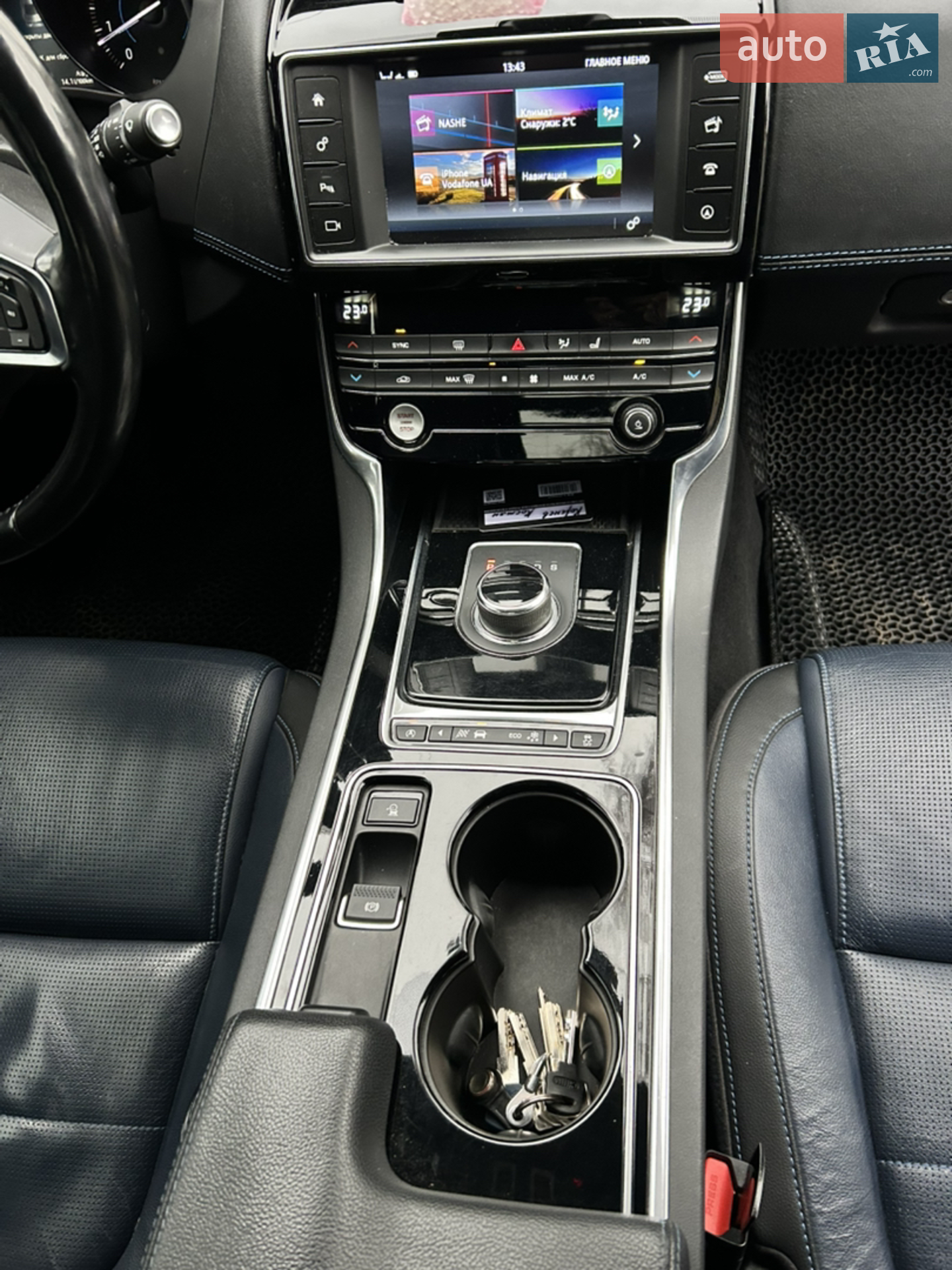 2017 Jaguar XE - мініатюра 19