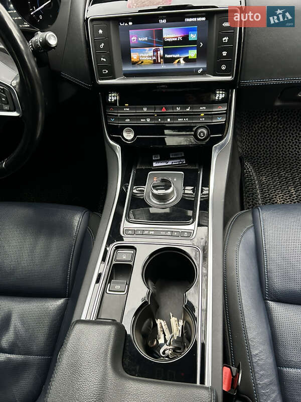 Седан Jaguar XE 2017 в Чернигове фото 19 Седан Jaguar XE 2017 в Чернигове