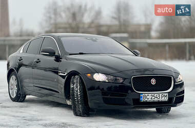 Седан Jaguar XE 2016 в Львові