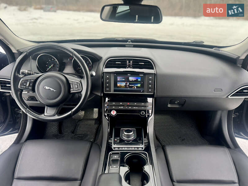 Седан Jaguar XE 2016 в Новояворовске фото 35 Седан Jaguar XE 2016 в Новояворовске