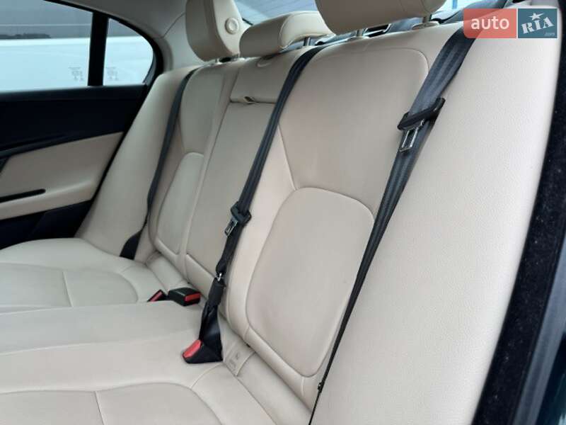 Седан Jaguar XE 2016 в Києві