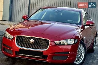 Седан Jaguar XE 2015 в Дніпрі