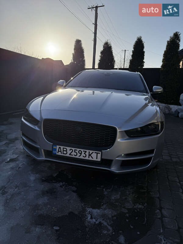 Седан Jaguar XE 2016 в Виннице