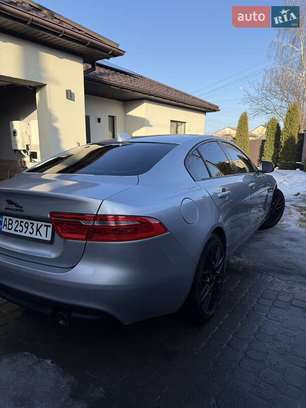 Седан Jaguar XE 2016 в Виннице