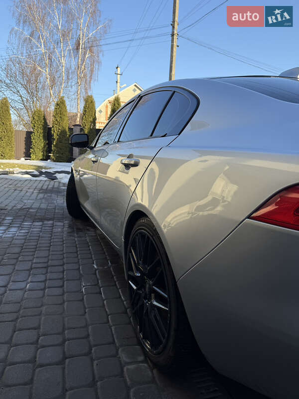 Седан Jaguar XE 2016 в Виннице