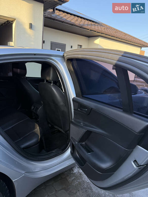 Седан Jaguar XE 2016 в Виннице