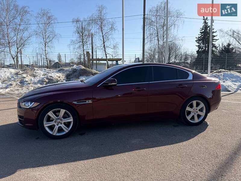 Седан Jaguar XE 2017 в Житомирі