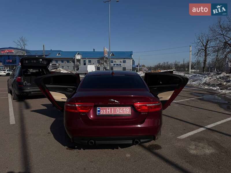 Седан Jaguar XE 2017 в Житомирі