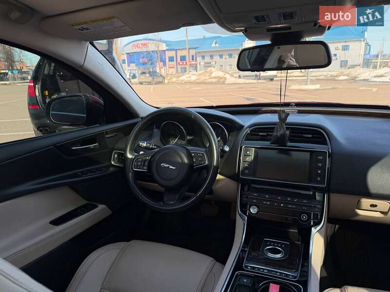 Седан Jaguar XE 2017 в Житомирі