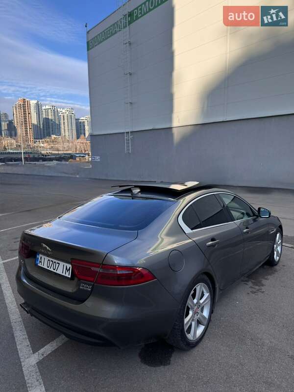 Седан Jaguar XE 2016 в Киеве
