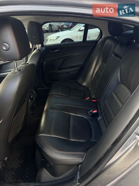 Седан Jaguar XE 2016 в Киеве