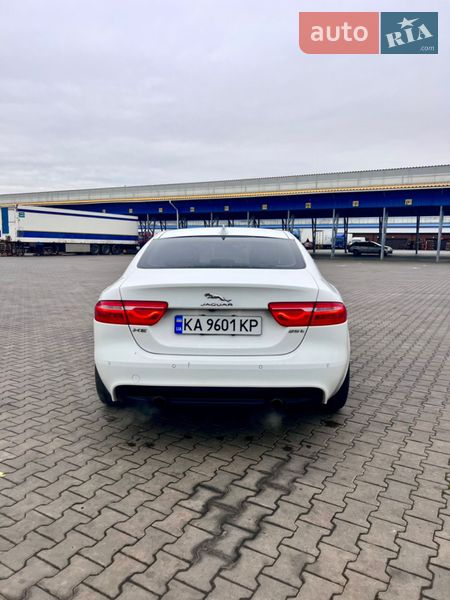 Седан Jaguar XE 2016 в Одесі