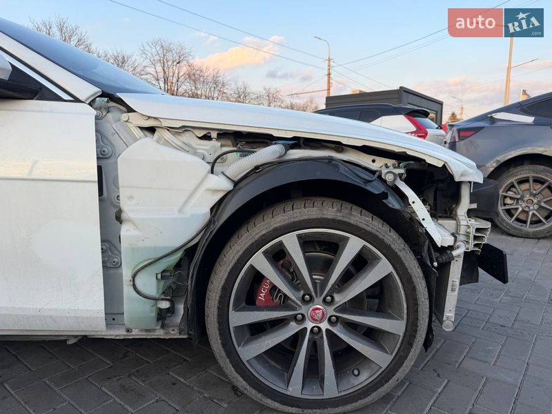 Седан Jaguar XE 2018 в Луцке