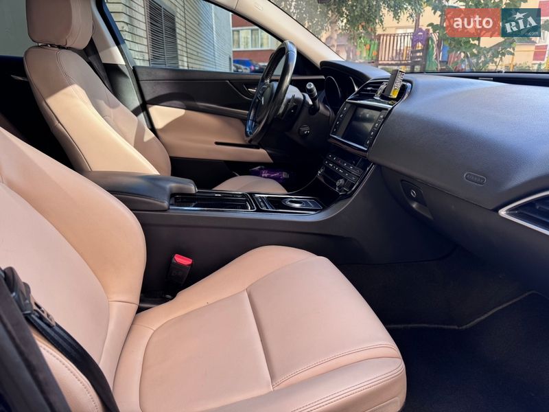 Седан Jaguar XE 2017 в Хмельницком