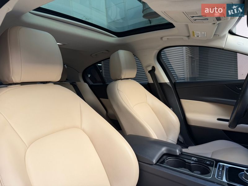 Седан Jaguar XE 2016 в Киеве