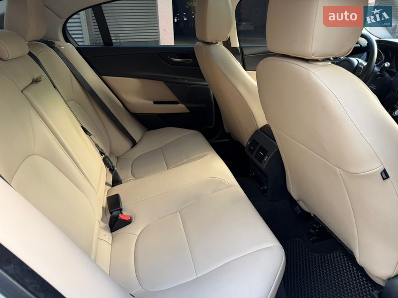 Седан Jaguar XE 2016 в Киеве