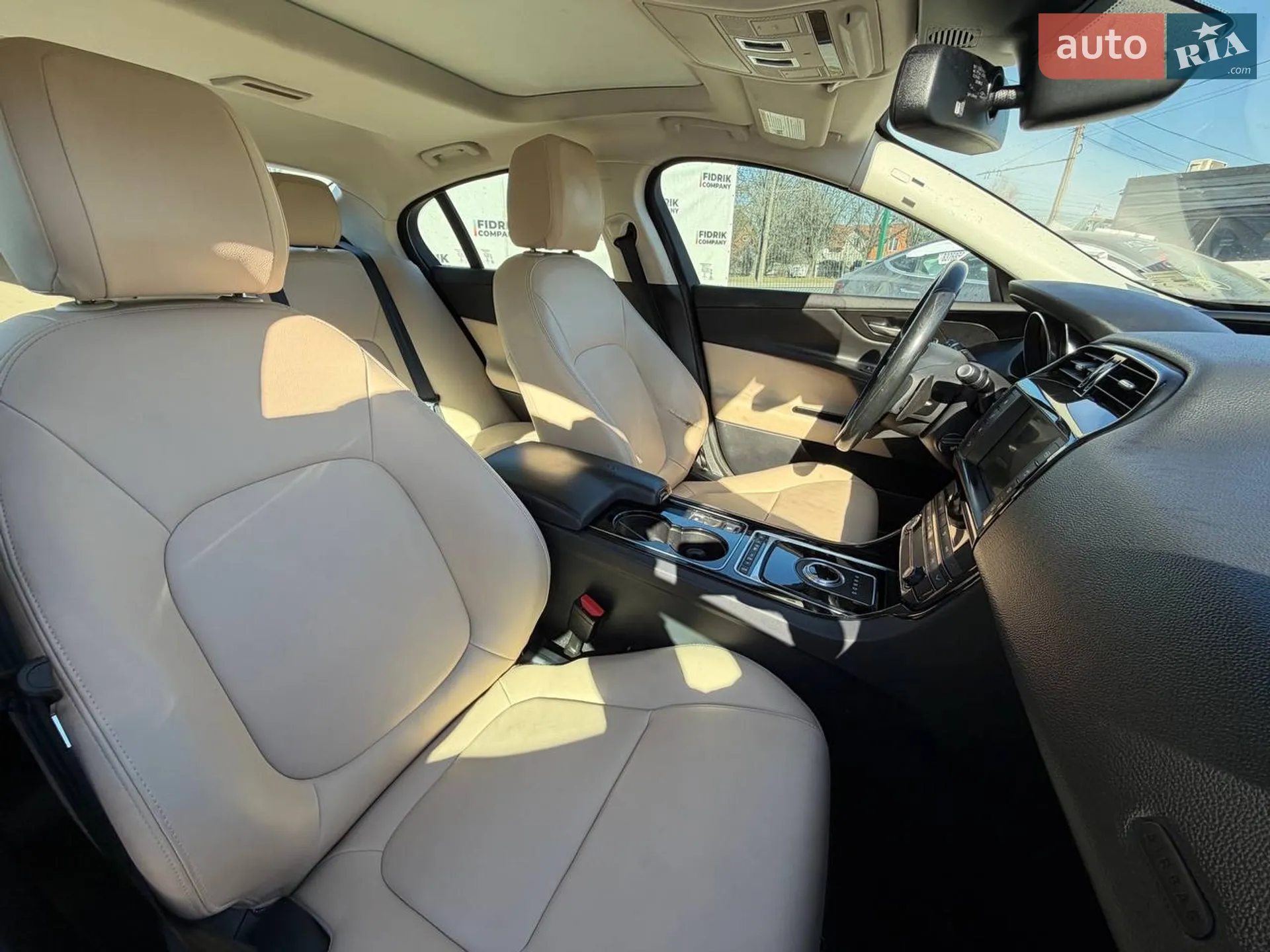 2016 Jaguar XE - мініатюра 14