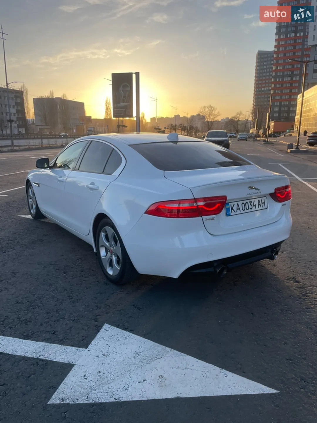 2017 Jaguar XE - мініатюра 5