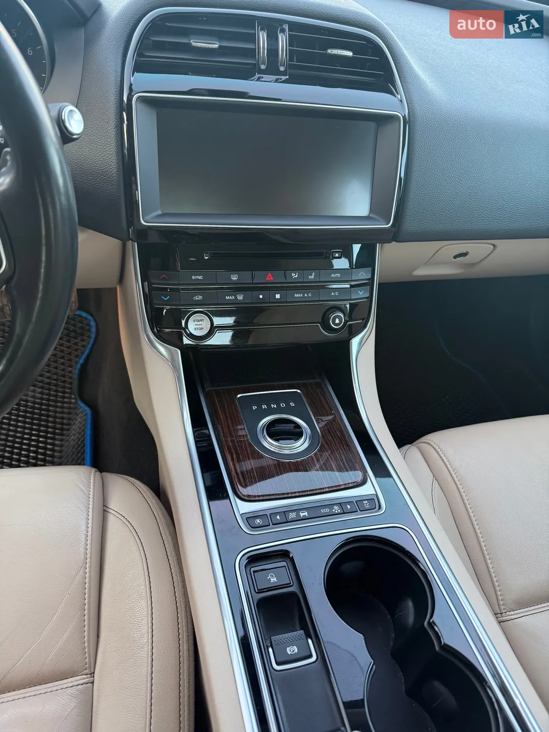 2016 Jaguar XE - мініатюра 11