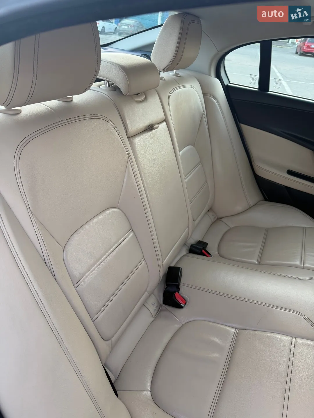 2016 Jaguar XE - мініатюра 21