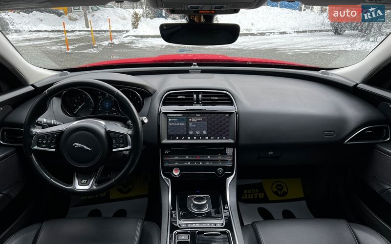 Седан Jaguar XE 2018 в Львове