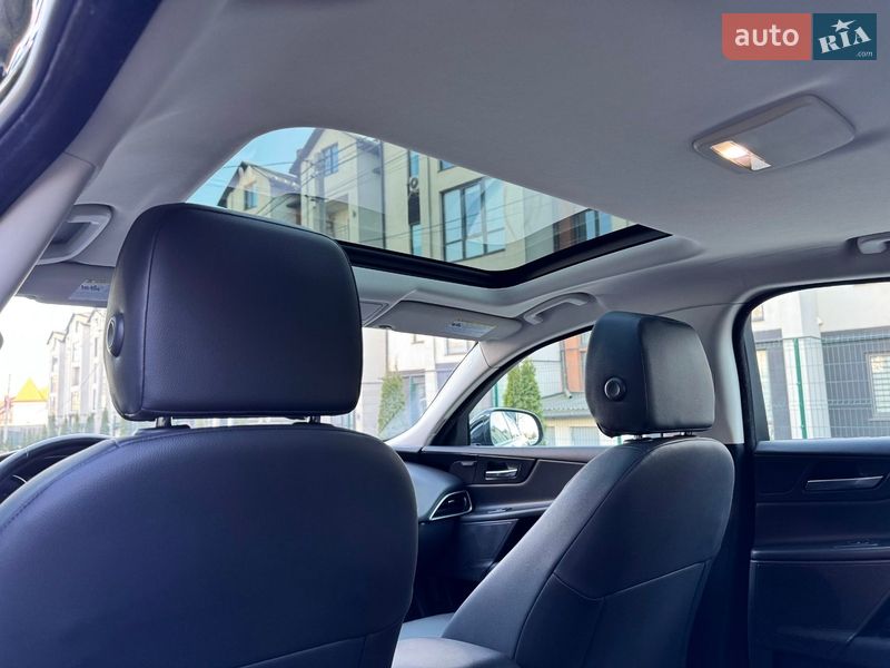 Седан Jaguar XE 2016 в Черновцах