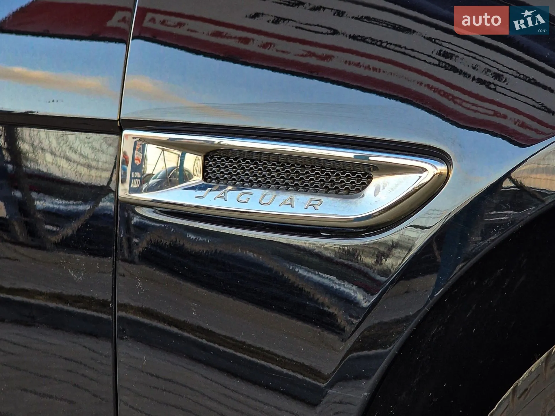 2016 Jaguar XE - мініатюра 8
