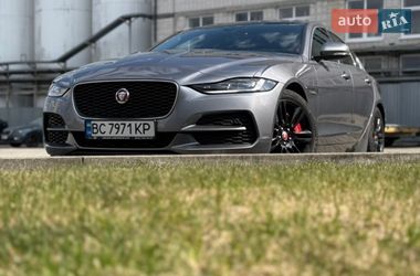 Седан Jaguar XE 2020 в Львове