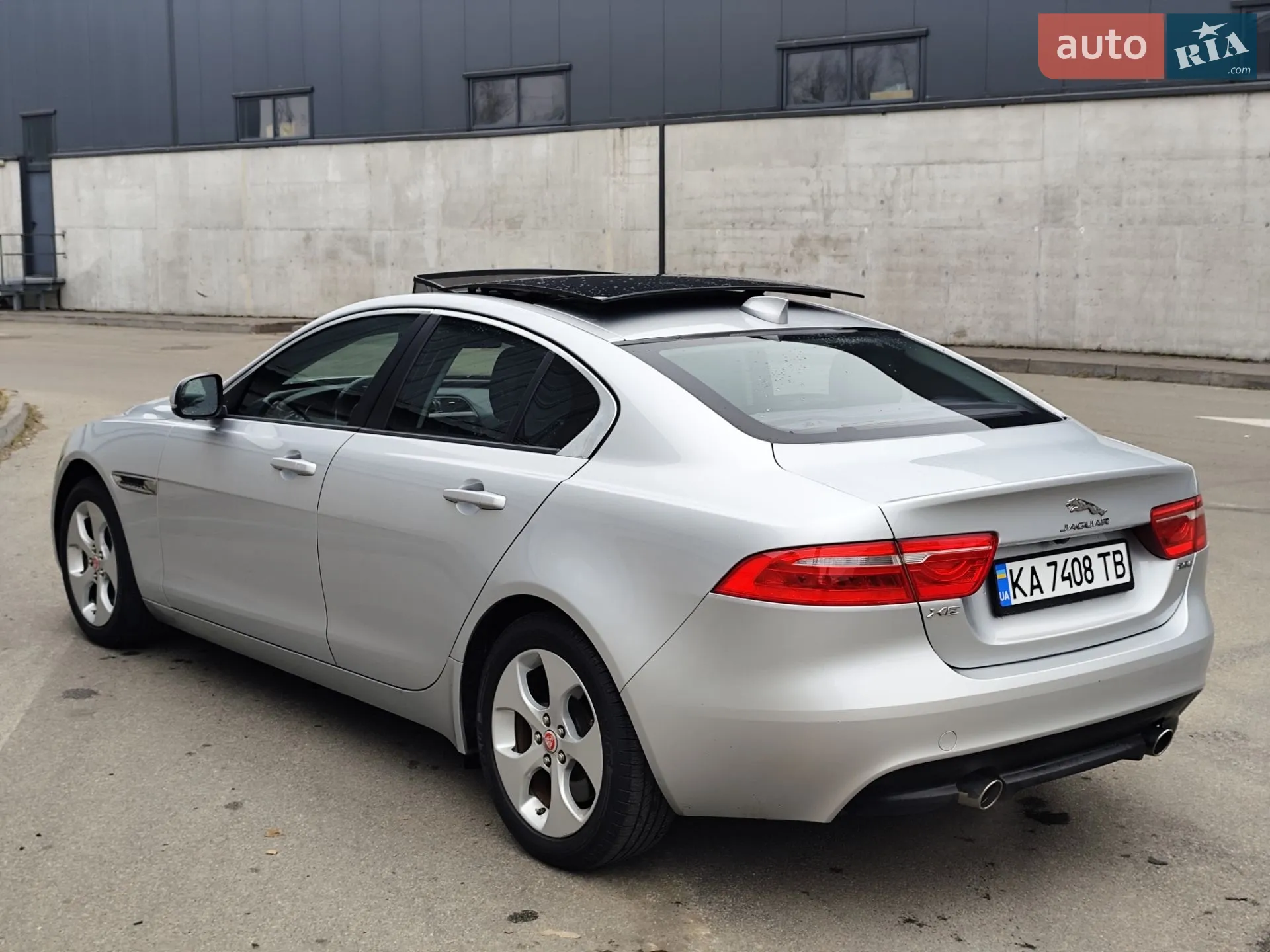 2016 Jaguar XE - мініатюра 3