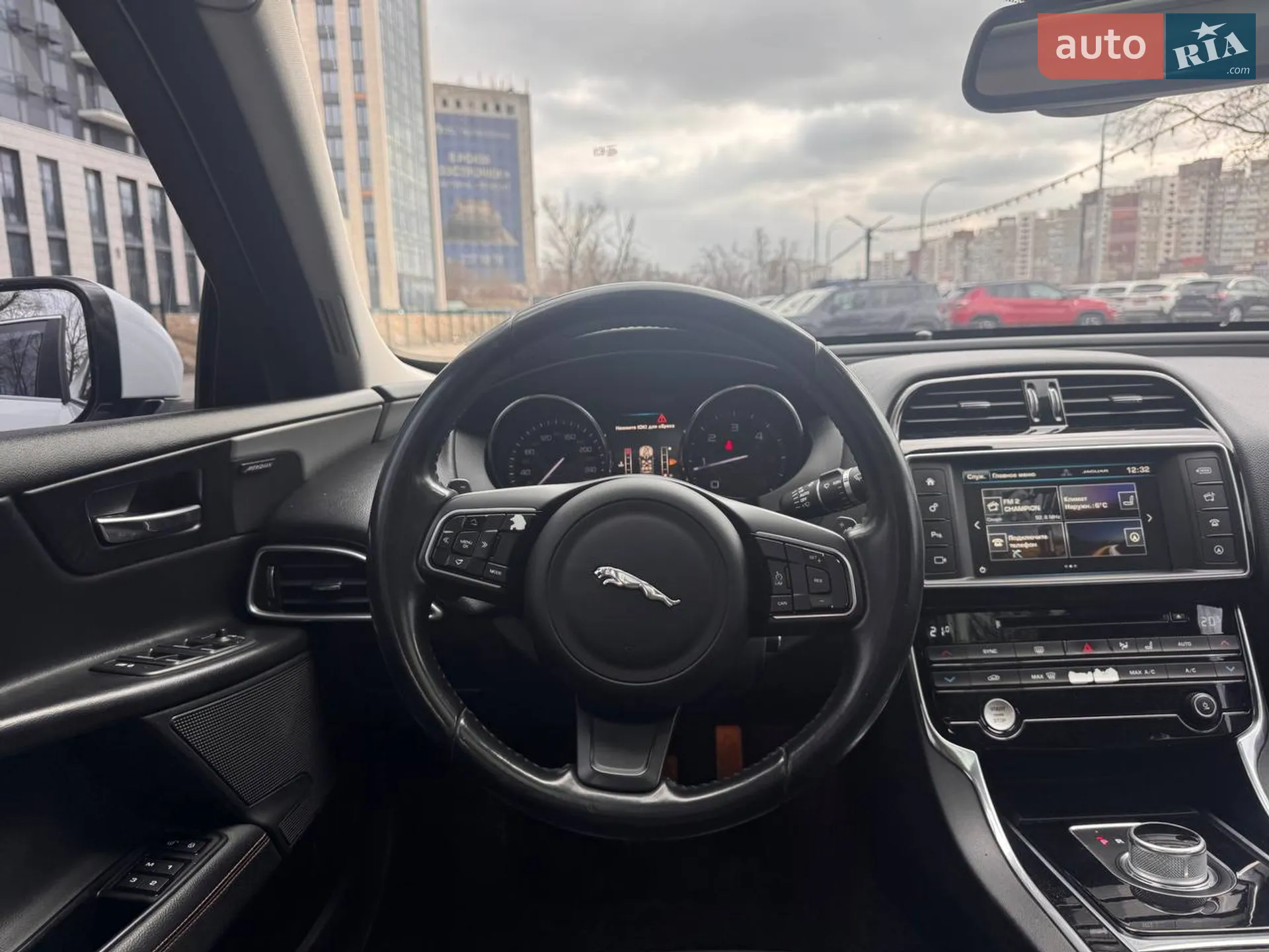 2015 Jaguar XE - мініатюра 24
