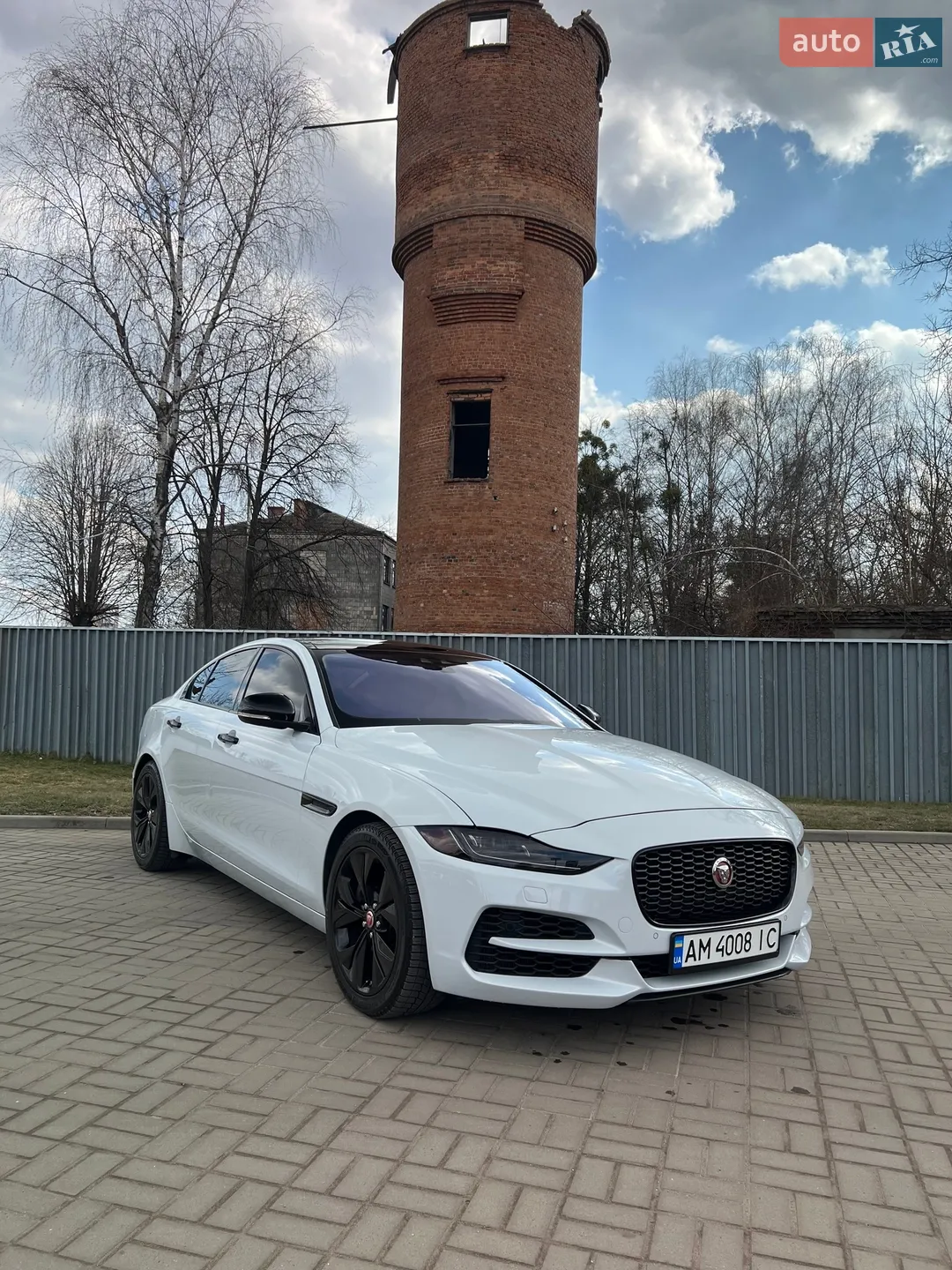 2019 Jaguar XE - мініатюра 4