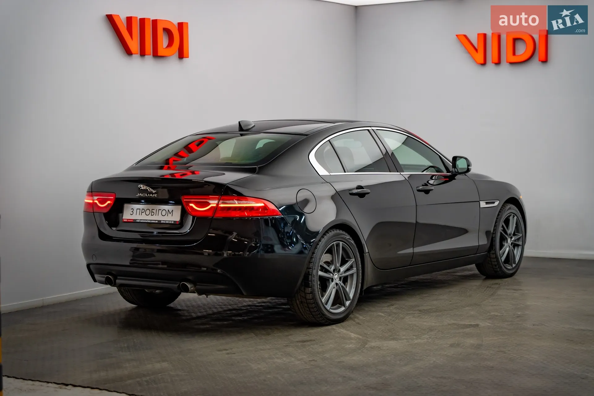 2018 Jaguar XE - мініатюра 2