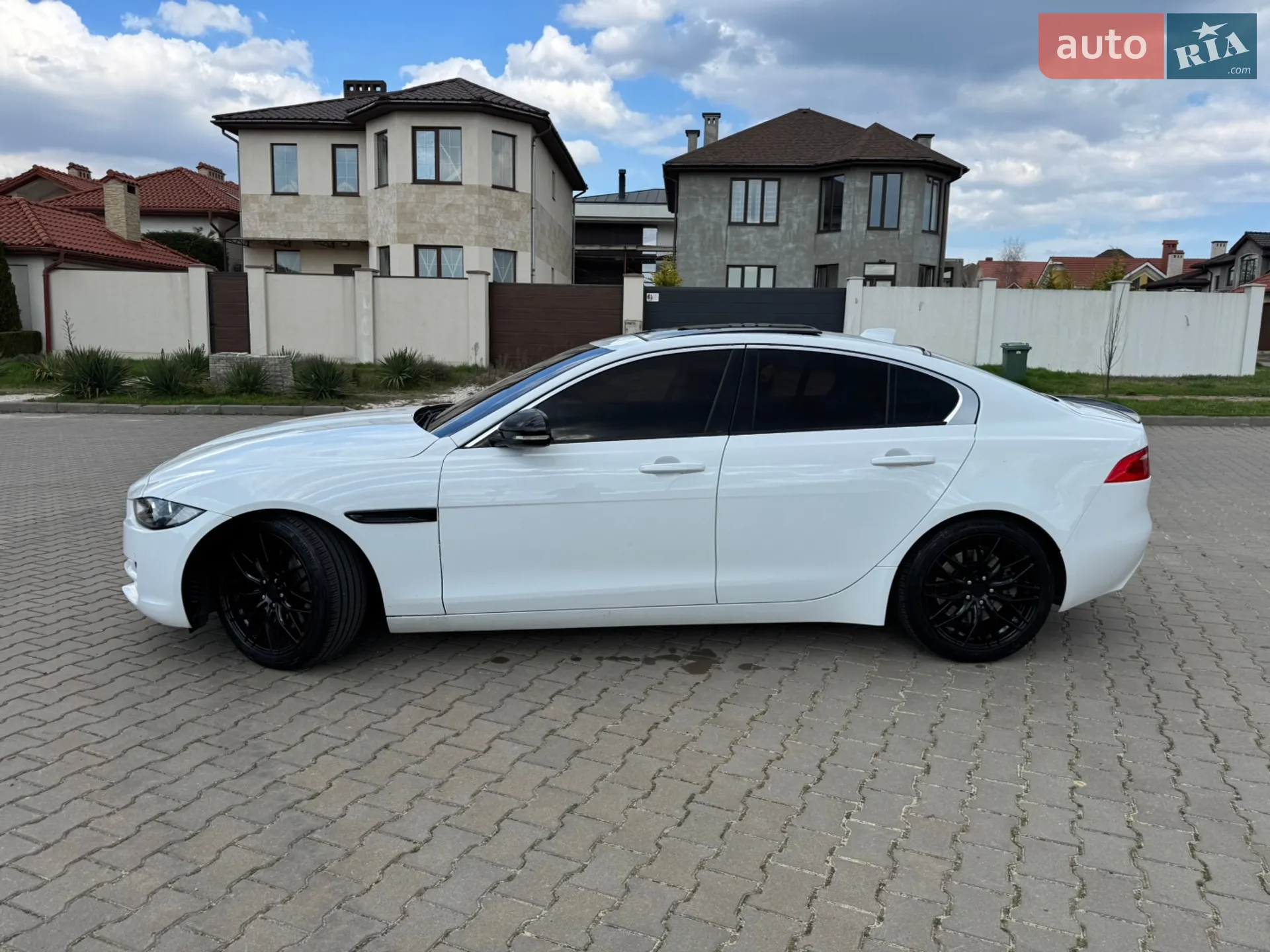 2018 Jaguar XE - мініатюра 3