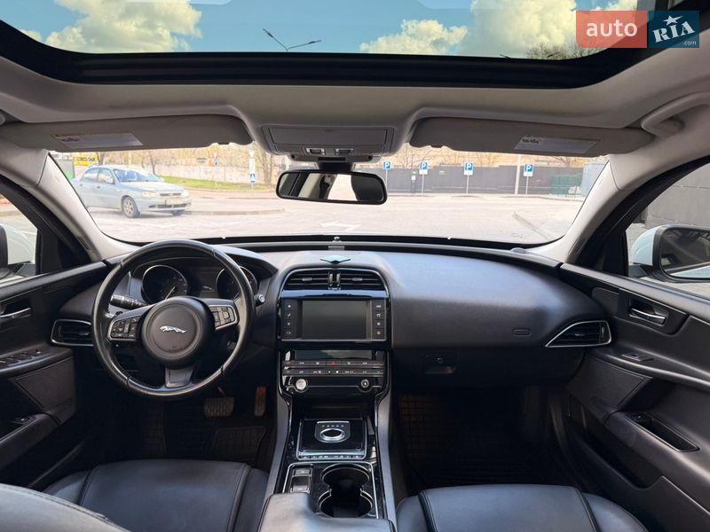 Седан Jaguar XE 2016 в Днепре