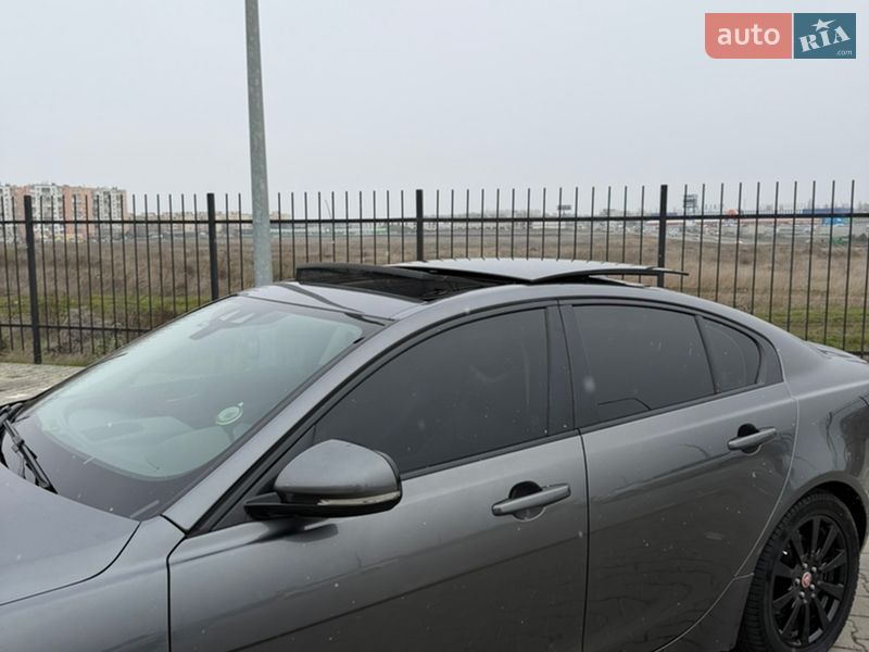 Седан Jaguar XE 2015 в Одесі