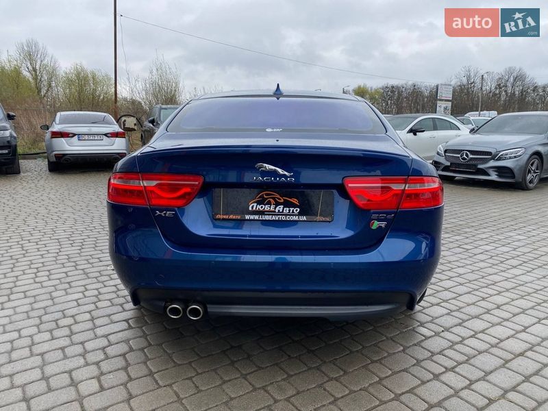 Седан Jaguar XE 2015 в Львові