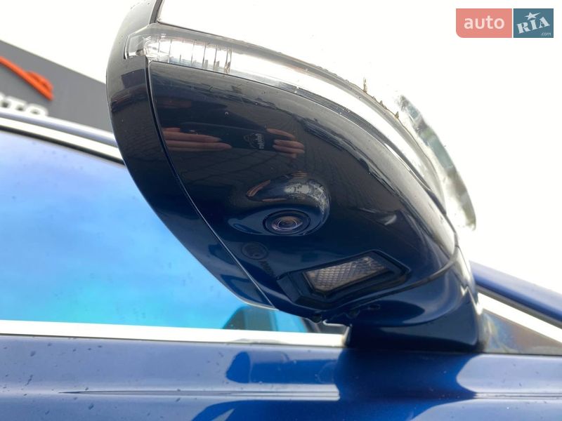 Седан Jaguar XE 2015 в Львові