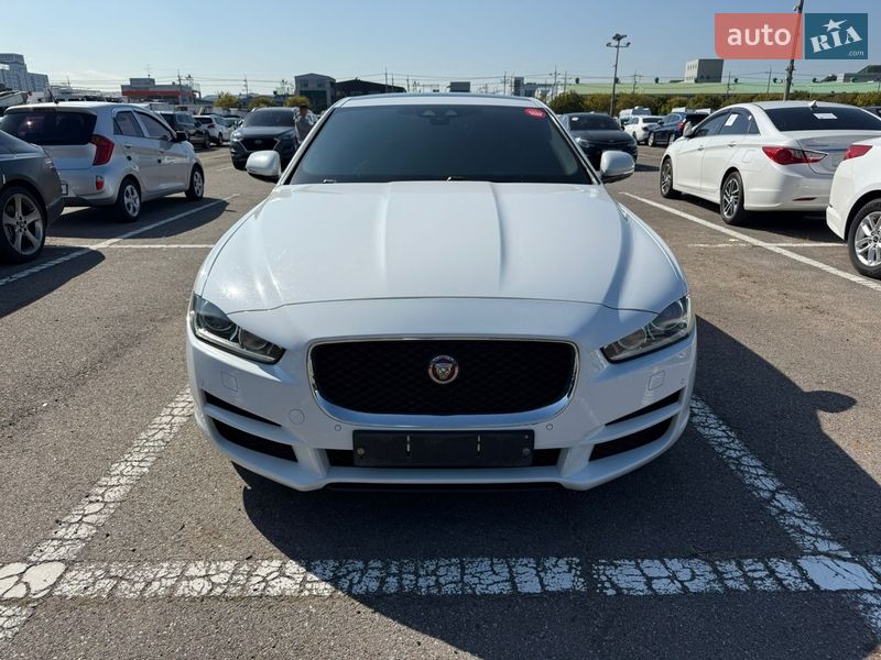 Седан Jaguar XE 2015 в Києві