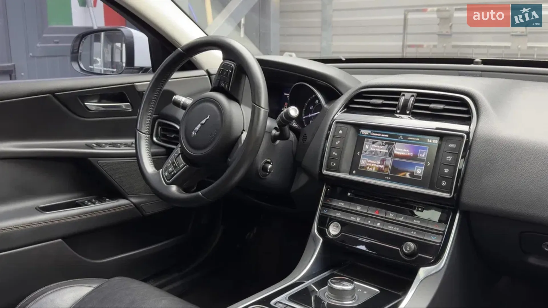 2015 Jaguar XE - мініатюра 9