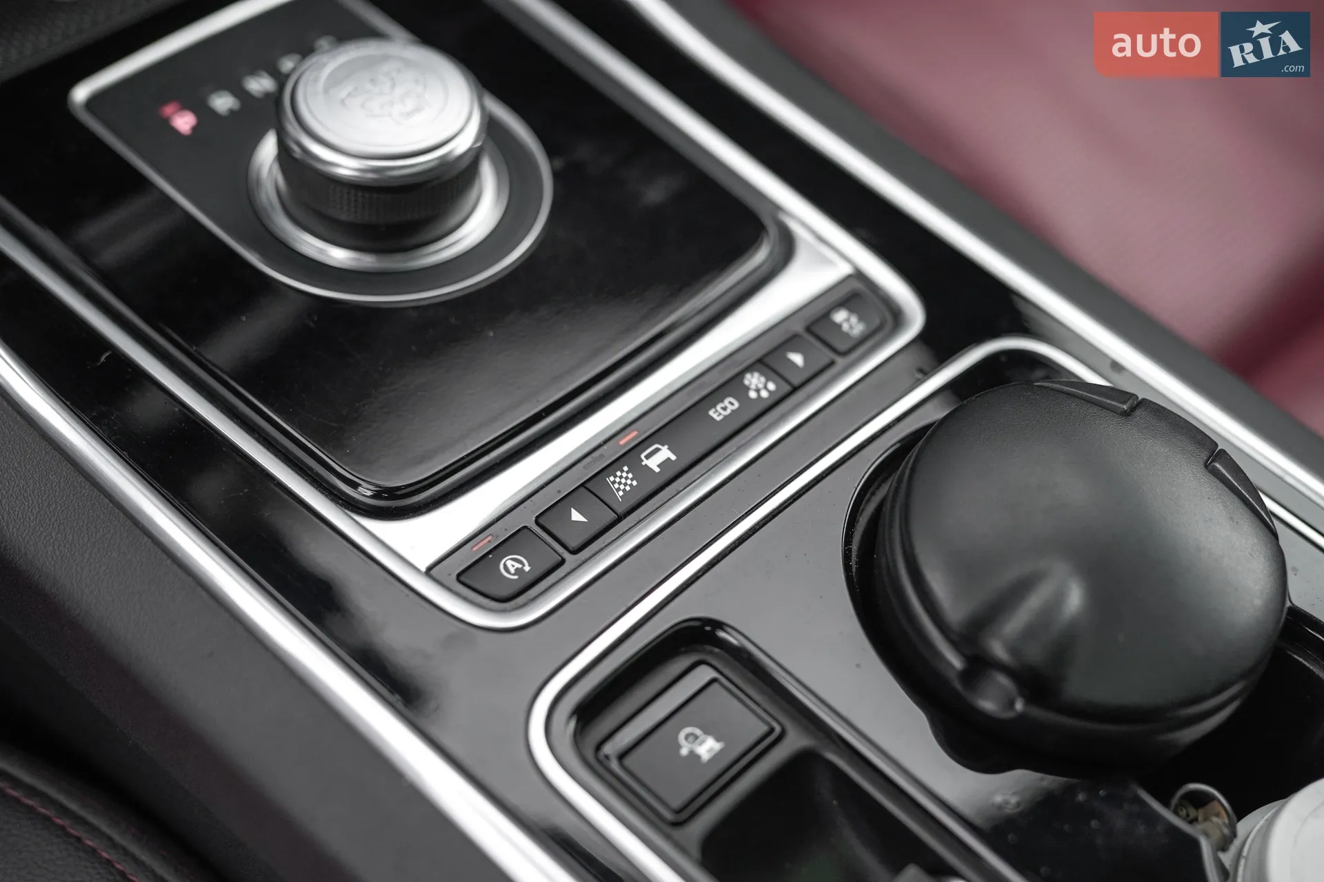2016 Jaguar XE - мініатюра 9