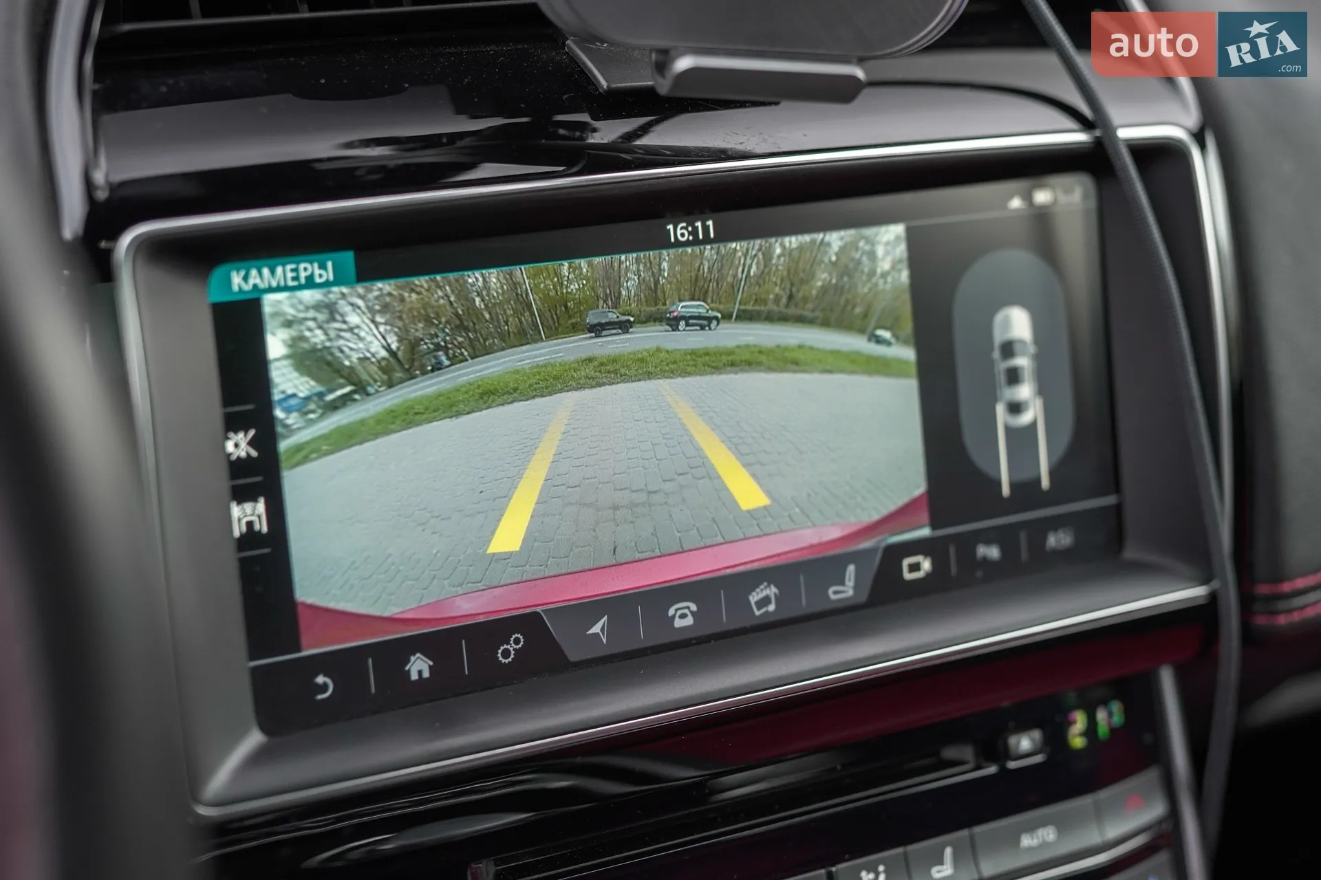 2016 Jaguar XE - мініатюра 15