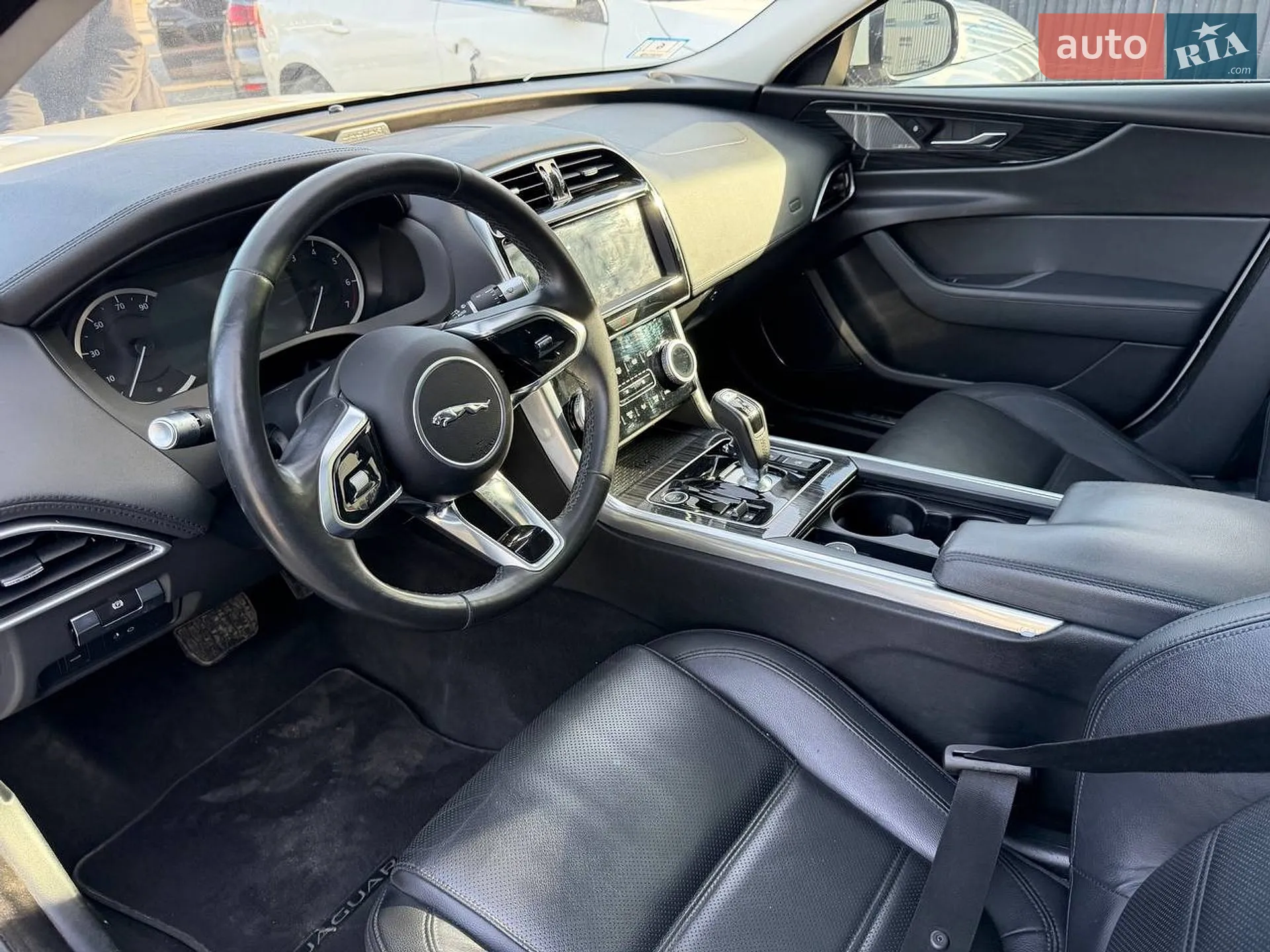 2019 Jaguar XE - мініатюра 3
