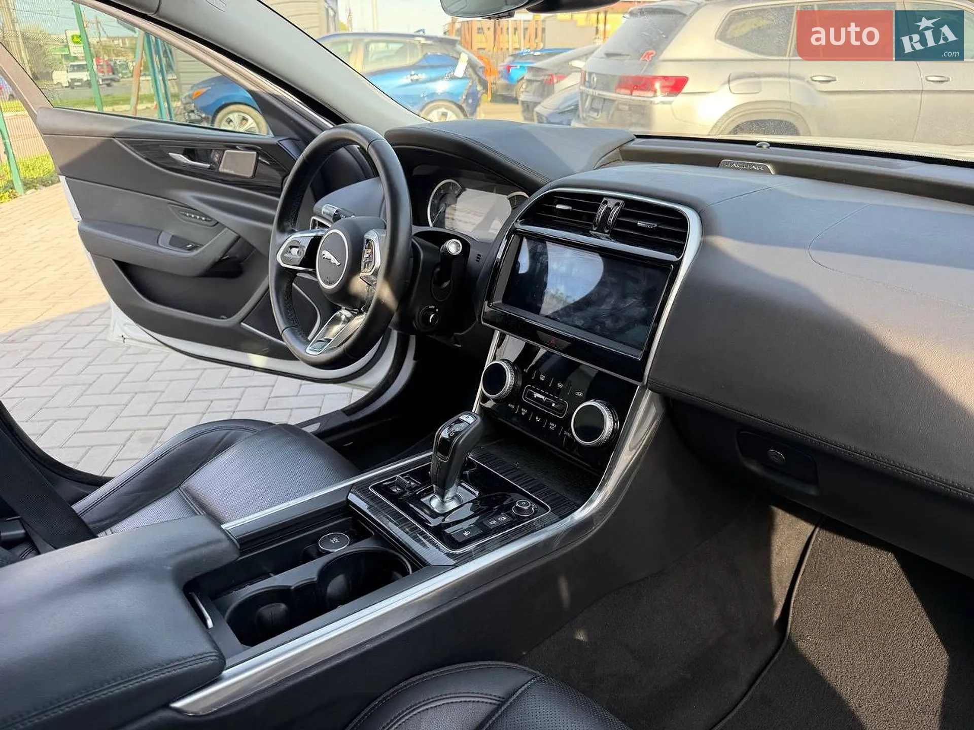 2019 Jaguar XE - мініатюра 8