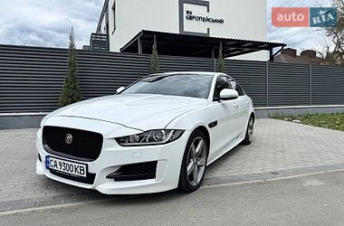 Седан Jaguar XE 2015 в Умані