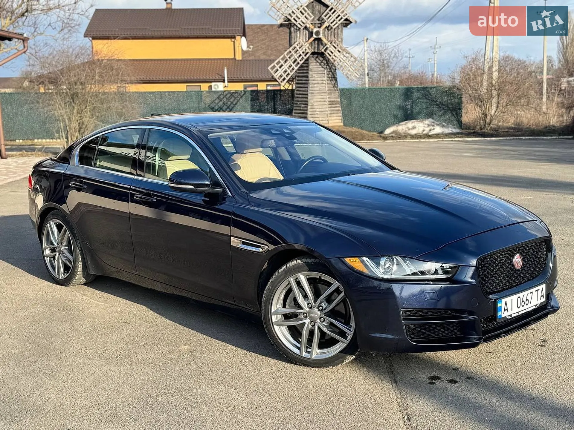 2016 Jaguar XE - мініатюра 3