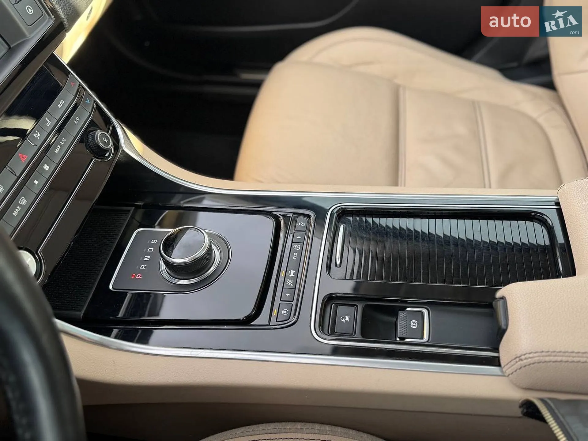 2016 Jaguar XE - мініатюра 46