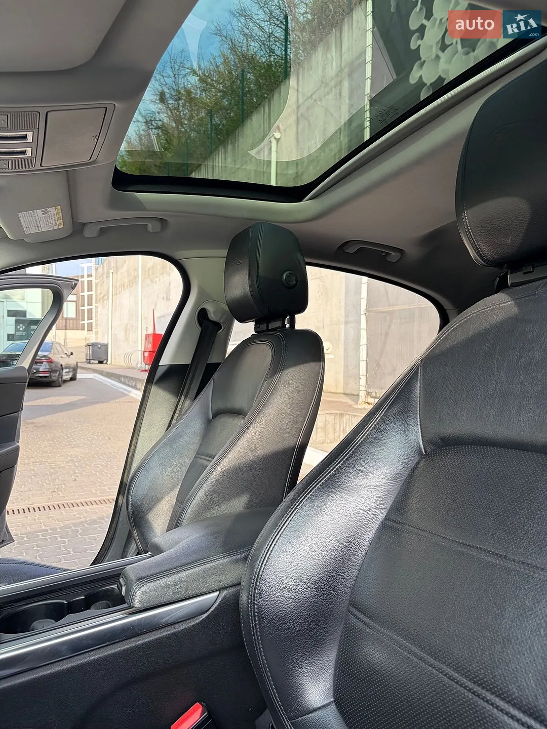 2019 Jaguar XE - мініатюра 29