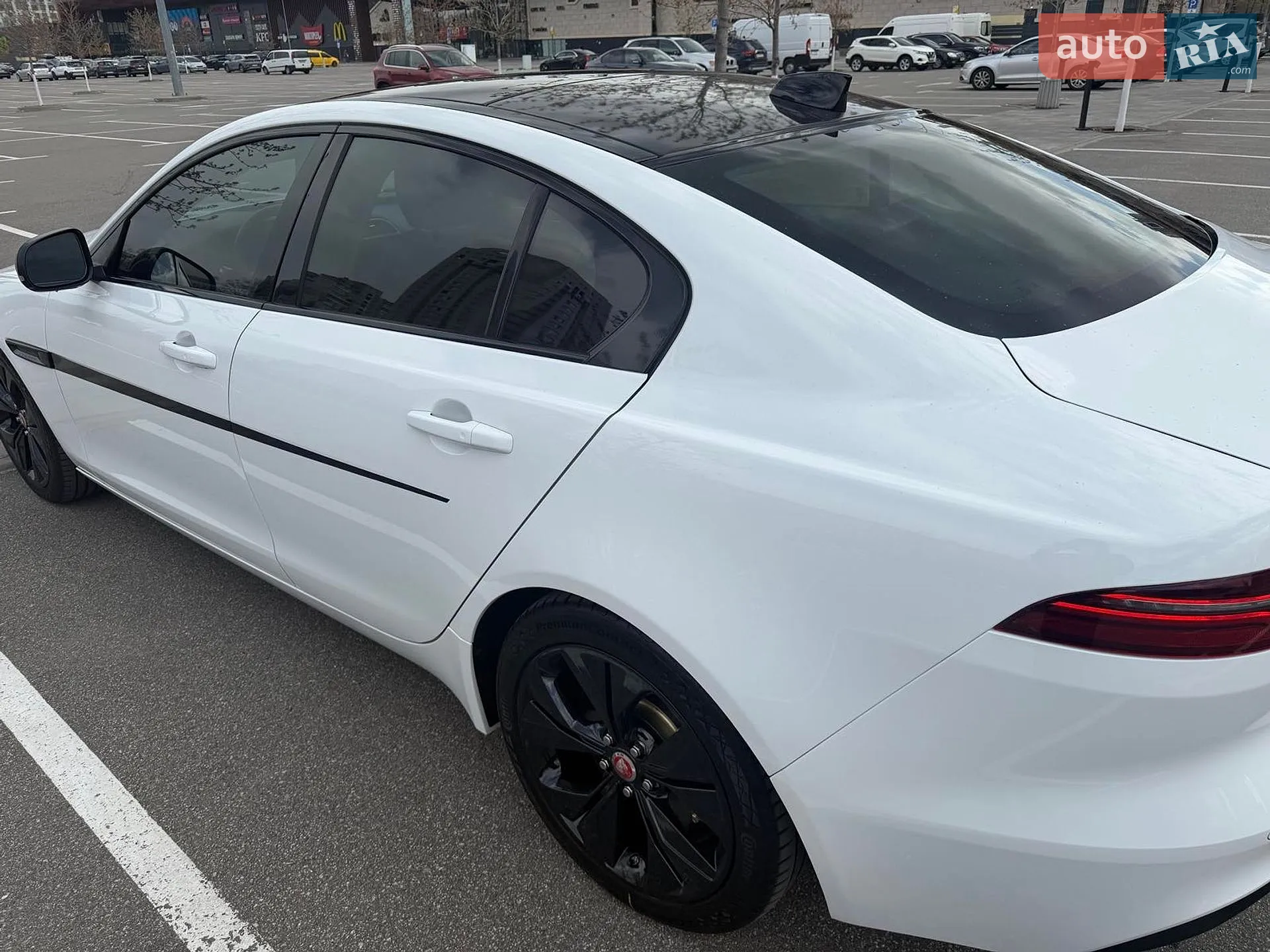2020 Jaguar XE - мініатюра 3