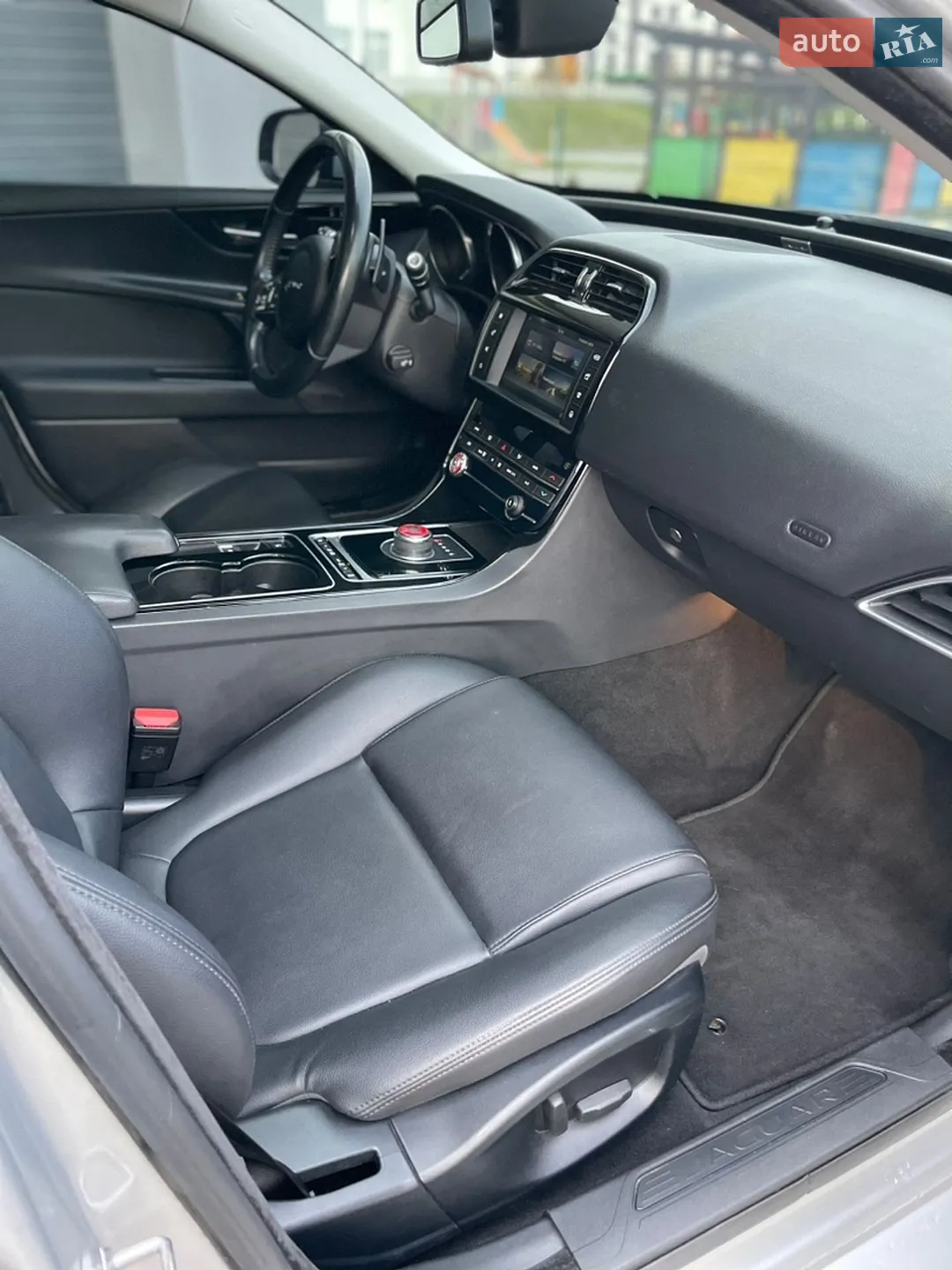 2016 Jaguar XE - мініатюра 9